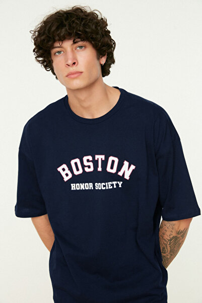 Trendyol Collection Námořnická modrá trička s krátkým rukávem a potiskem TMNSS21TS1217