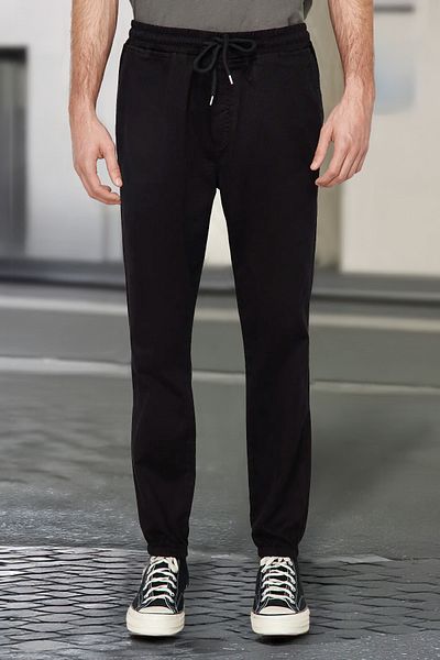 Trendyol Collection Schwarze Gabardine-Hose mit elastischem Bund und Jogginghose TMNSS20PL0056