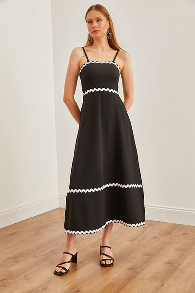 Olalook Schwarzes, stilvolles Maxi-Trägerkleid mit stromlinienförmigem Detail - ELB-19002199