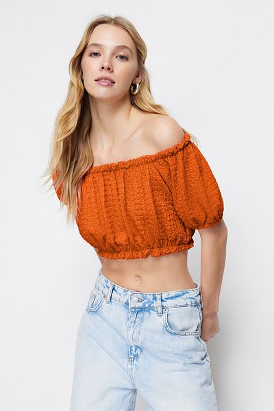 Trendyol Collection Pomarańczowa, kopertowa bluzka z dzianiny Carmen z kołnierzykiem TWOSS22BZ1421