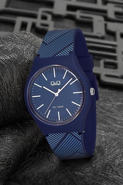 Q&Q Unisex Wristwatch - Waterproof and Silicone Cord