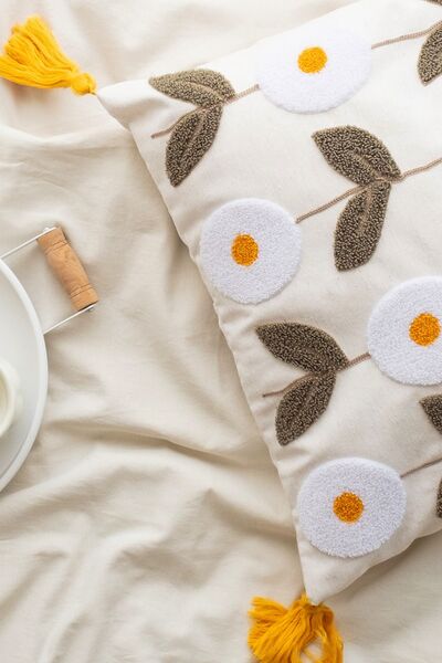 UON Decorative Pillowcase Punch Throw Pillow Case Daisy Pattern Cotton Throw Pillow Case Cream Color 43x43 Cm