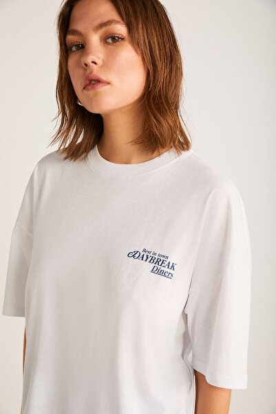 GRIMELANGE Fınola Γυναικείο λευκό μπλουζάκι Oversize - Μπλε λεπτομέρεια κειμένου, κοντό μανίκι