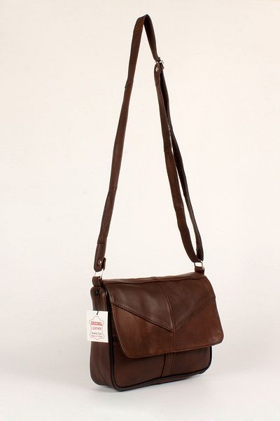 fubileather Geantă Messenger Carmen din piele naturală neagră 24x20