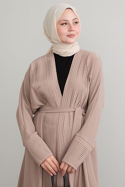 InStyle Abaya lungă bej - Detaliu plisat deasupra capului