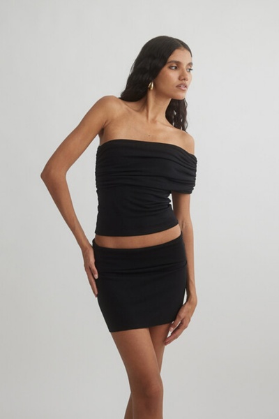 World Fashion Trends Bluză crop top elastică cu o singură mânecă - Adunată complet