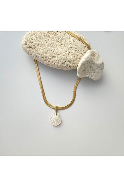 nerora Pearlescent Stone Seashell Italian Chain Steel Pendant