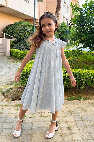 TRENDYOLKIDS Rochie țesătă cu panglică argintie pentru fete gri TKDSS24EL00017