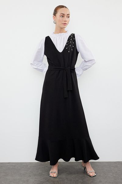 Trendyol Modest Černé šaty Gillet s potiskem kamene - TCTSS24EB00287