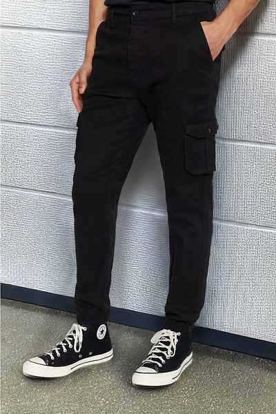 Trendyol Collection TMNAW20PL0633 Modell Schwarze Cargo-Jogginghose