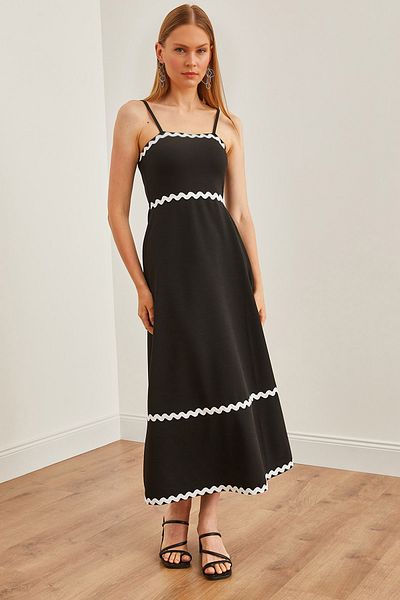 Olalook Schwarzes, stilvolles Maxi-Trägerkleid mit stromlinienförmigem Detail - ELB-19002199