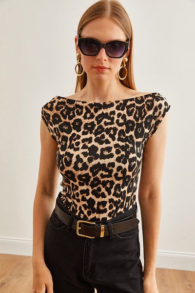 Olalook Weiche, dehnbare Viskosebluse für Damen mit Leopardenmuster und Steindetail - BLZ-19002682