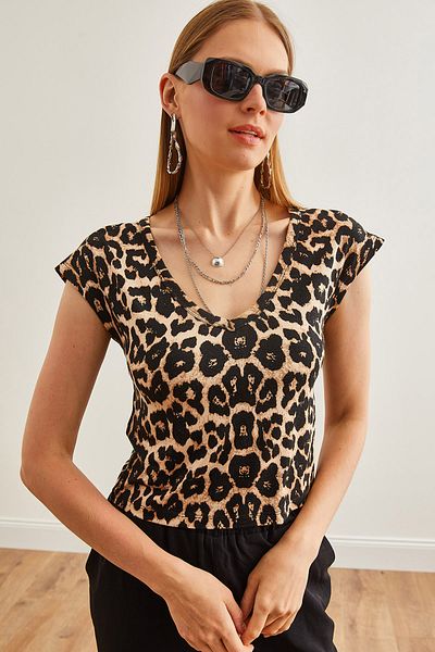 Olalook Pružná viskózová plodinová halenka s leopardím vzorem kamenné barvy s výstřihem do V – BLZ-19002680