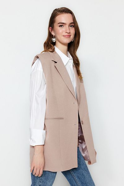 Trendyol Modest Gefütterte, steinerne Weste mit Knopfverschluss TCTSS23YL00022
