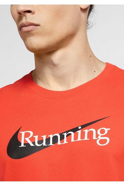 Nike تي شيرت رجالي بأكمام قصيرة مناسب للجري - برتقالي