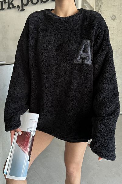 MODAGEN Μαύρο βελούδινο φούτερ - Unisex, λαιμόκοψη, λεπτομέρεια στο στήθος