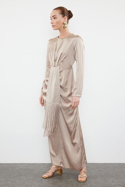 Trendyol Modest Βραδινό φόρεμα από σατέν υφασμένο βιζόν - Λεπτομέρεια φούντας, TCTSS24DB00052