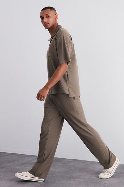 Trendyol Collection Limitierte Edition Nerz-Einteiler-Jogginghose mit weitem Bein, strukturiert, knitterfrei, versteckter Kordel, TMNSS23EA00013