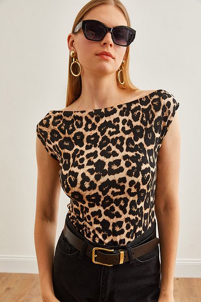 Olalook Weiche, dehnbare Viskosebluse für Damen mit Leopardenmuster und Steindetail - BLZ-19002682