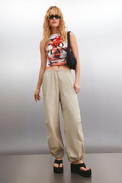 GRIMELANGE Annelise Damen-Hose aus wasserdichtem Fallschirmstoff, bequeme beige Hose mit elastischem Bund und Beinen