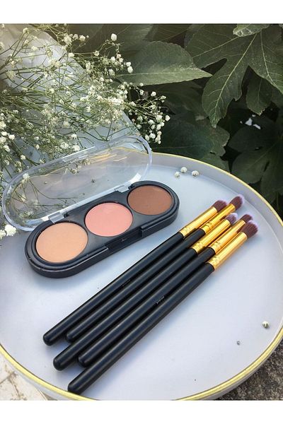Meyras Touch 3-Color Blush Palette and 5-Piece Brush Set