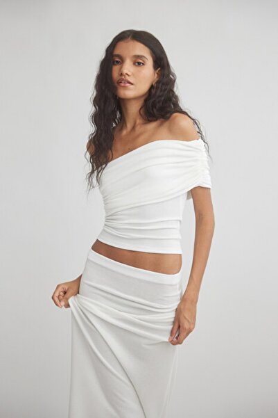 World Fashion Trends Bluză crop top elastică cu o singură mânecă - Adunată complet