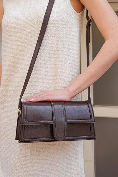 VoiBag حقيبة كروس نسائية ذات غطاء مستطيل باللون البني