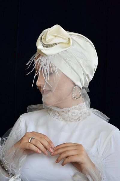 ARTİZİA Non-Padded Muslim Bridal Bonnet with Feather, Voile and Stone Detail, Ready Shawl, Turban and Bridal Sleeve Set