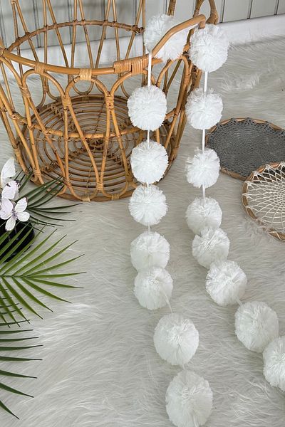 Pastelya Row White Pompom Mini Pompom