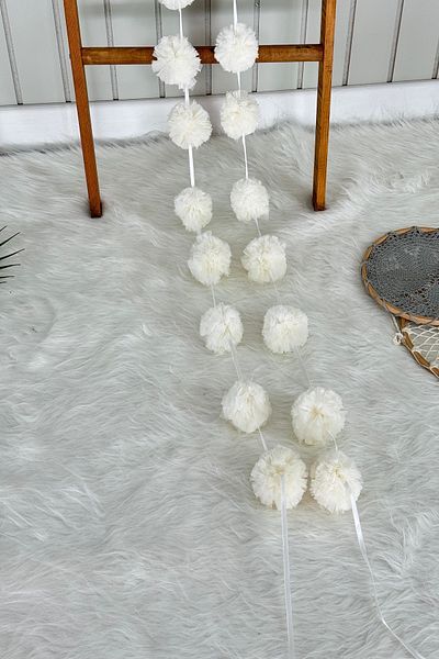 Pastelya Pompom Mini Cream Row