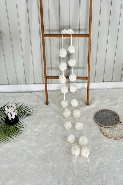 Pastelya Pompom Mini Cream Row