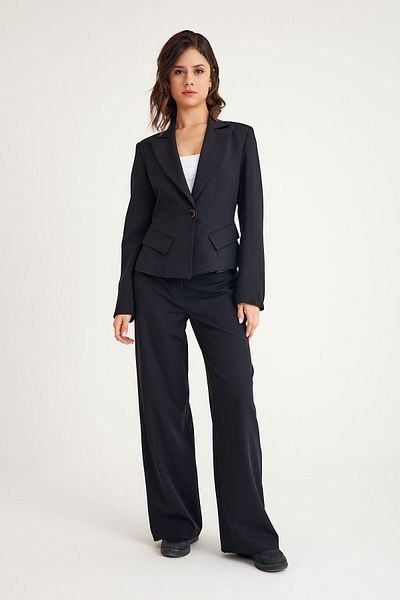 MANGOSTEEN Women's Short Fit Blazer Jacket