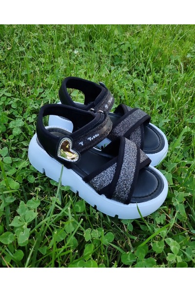 Ege Kids Детски сандали Vetta - с дебела подметка и сърцевидна украса