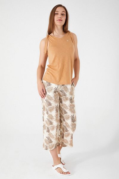 Arnetta Laces Light Brown Women's Capri Suit