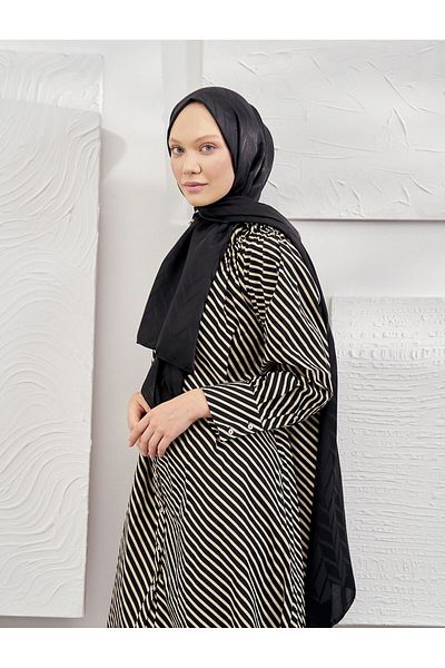 ARMANDA Italian Jacquard Zigzag Pattern Shawl - Black