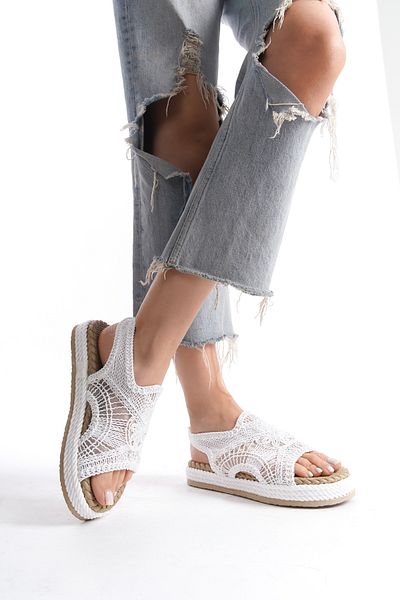 YASEMİN Women's White Lace Embroidered Open Front Flat Heeled Straw Slippers - Hela