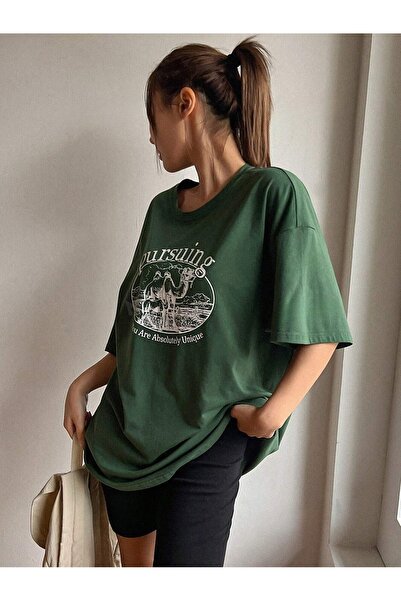over head oh Naftha Green Oversize kroj Pursing T-shirt - Kamila Štampano