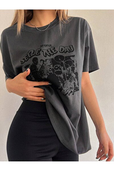 over head oh تي شيرت نسائي كبير الحجم مدخن - مطبوع عليه Seize The Day