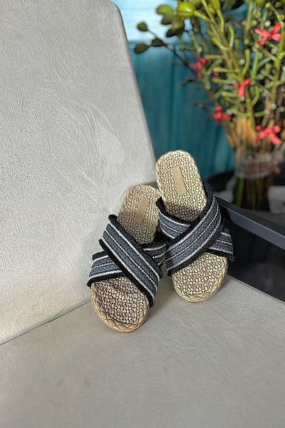SHOEBELLAS Papuci de damă cu paie neagră - Riri cu detaliu de piatră în cruce