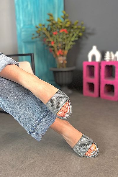 SHOEBELLAS Wilfir Silver Lacuita - Papuci de dama cu detaliu de piatra