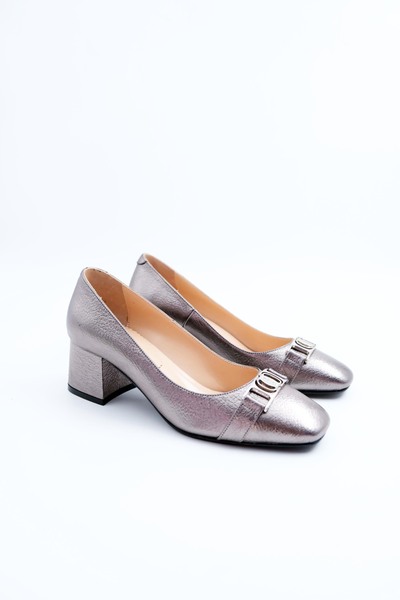 Tenau Pantofi cu toc de damă din piele naturală