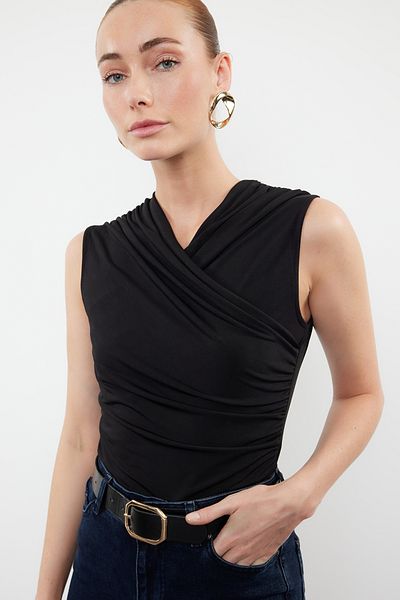 Trendyol Collection Μαύρη Εφαρμοσμένη/Σώμα Καθιστή Λεπτομερής Αμάνικη Πλεκτή Μπλούζα TWOSS24BZ00518