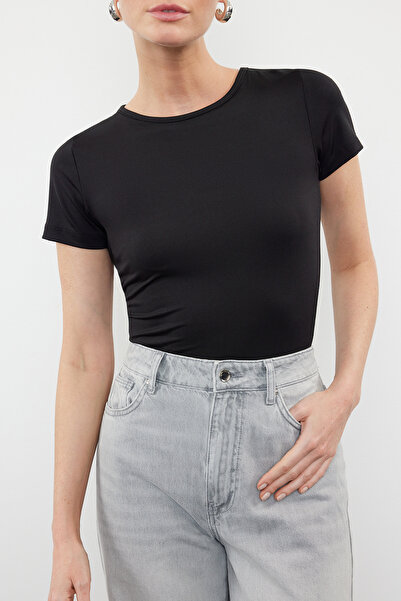 Trendyol Collection Černé elastické pletené body s krátkým rukávem TWOSS24BD00034