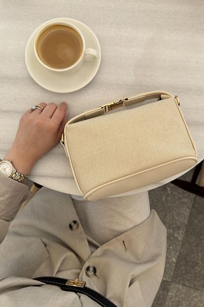 LEONAS Geantă de mână și de umăr pentru femei de mărime medie din in cu accesorii Gold Lock Santorini Cream