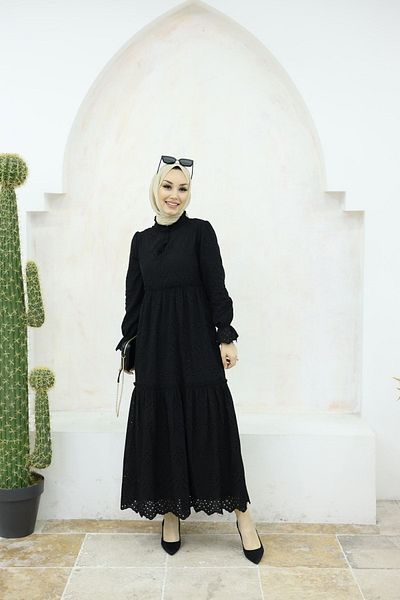 She Olive Tassel Detailed Laced Hijab Dress - black