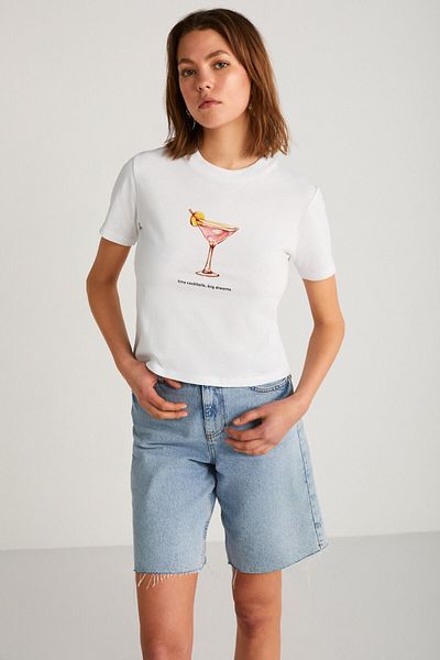 GRIMELANGE Dámské tričko Ivonne s potiskem s krátkým rukávem, organická bavlna Crew Crew Neck Crop White Tričko