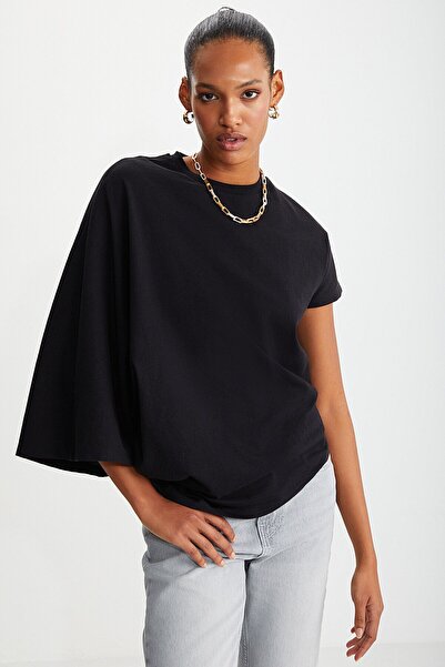 GRIMELANGE Jednobarevné černé tričko asymetrického střihu - krátký rukáv, výstřih