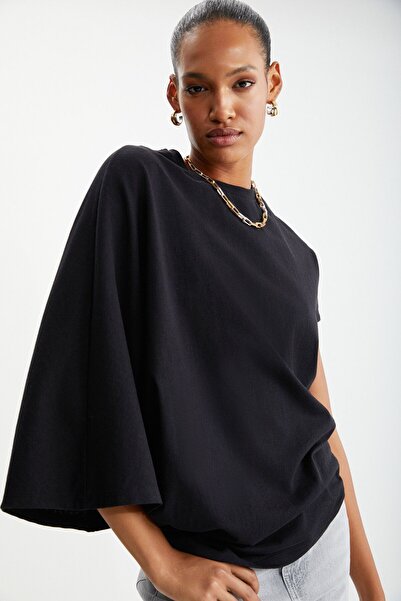 GRIMELANGE Jednobarevné černé tričko asymetrického střihu - krátký rukáv, výstřih