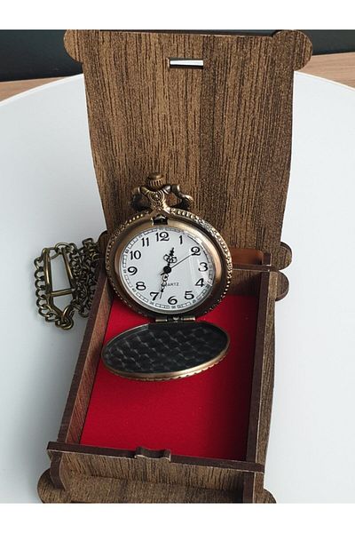 Hediyecin Heryerde Luxury Chain Clock with Crescent and Star Pattern