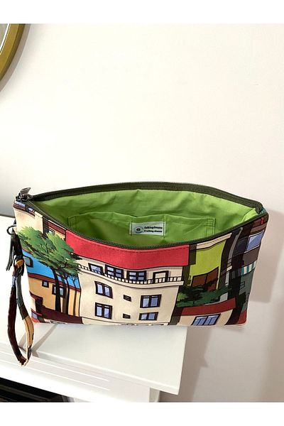 TALKING DREAMS Green house patterned clutch